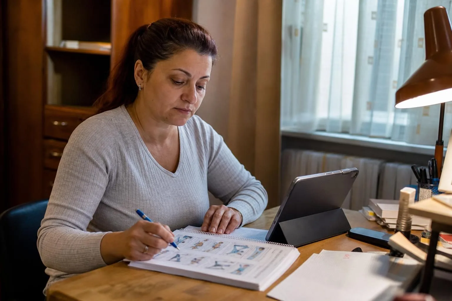 Faci cursul de infirmieră sau de îngrijitor